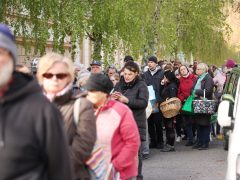 Szeged, tavasz, virágosztás, önkormányzat, Fodor Antal, önkormányzati képviselő, Huszár utca, virág