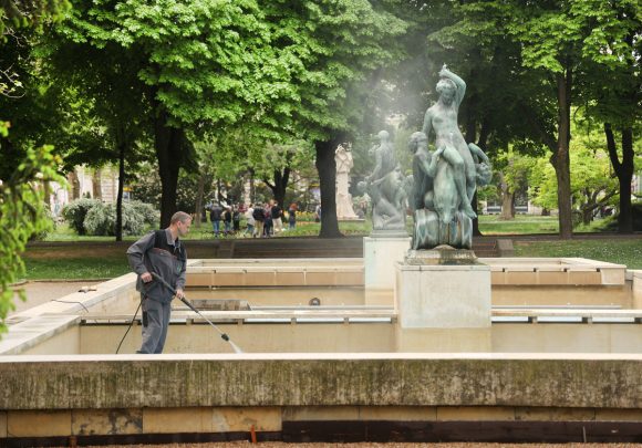 Szeged, tavasz, várostakarítás szökőkút, tisztítás, Széchenyi tér