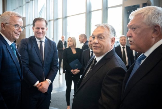 OTP. Orbán Viktor. Csányi Sándor. Fotó: Orbán Viktor hivatalos Facebook-oldala