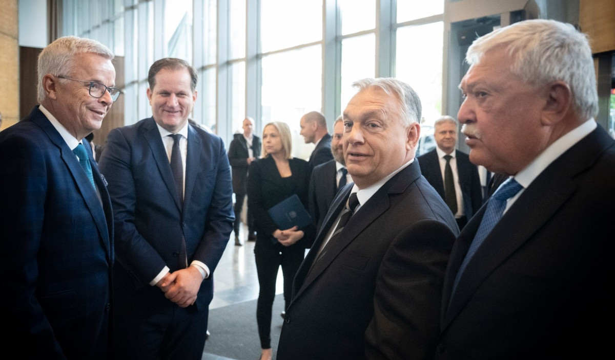 OTP. Orbán Viktor. Csányi Sándor. Fotó: Orbán Viktor hivatalos Facebook-oldala