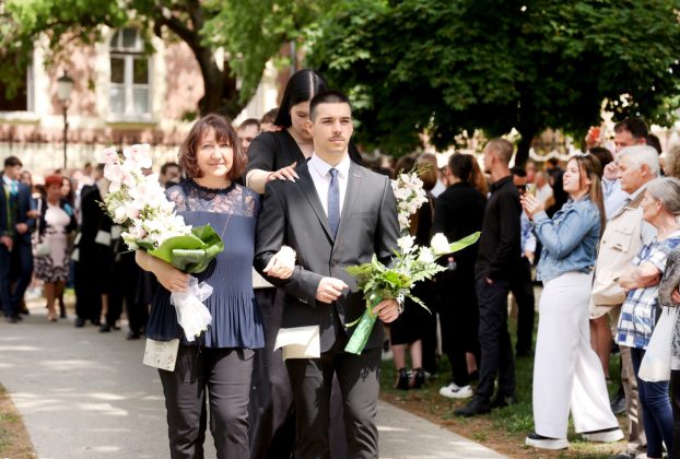 Szeged, Kőrösy József iskola, ballagás, Stefánia