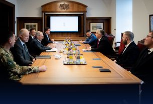 Orbán Viktor szerint Magyar Péter összefogott Ukrajnával is - összehívta a Védelmi Tanácsot. Fotó: Orbán Viktor hivatalos FB.