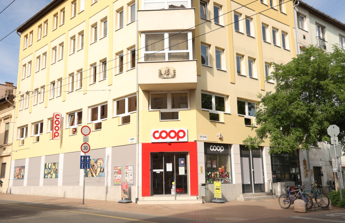 Szeged, személyzet nélküli bolt, Coop, bolt, élelmiszer bolt, Szent István tér