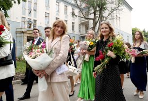 Szeged, SZTE, Orvostudományi Kar, végzős hallgatók, ballagás, Dóm tér, klinika kert