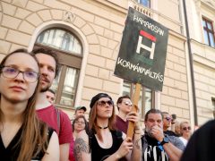 Szeged, aHang, demonstráció, átláthatósági törvény, Fidesz iroda