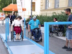 Szeged, Suhanj!, Roadshow, Árpád tér, kerekesszékes