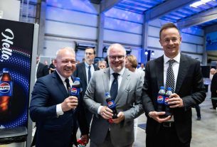 A hazai boltok piacain megtalálható Pepsi termékeket ezentúl import helyett helyben fogják gyártani. Fotó: Szijjártó Péter hivatalos Facebook-oldala