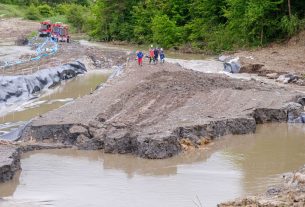 Elkezdődött a Korond-patak elterelése Parajdon. Fotó: MTI/Veres Nándor
