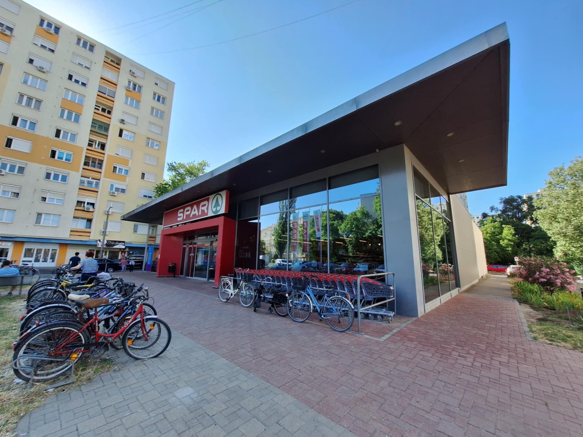 Spar. Szeged. Bevásárlás.