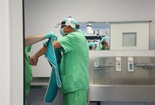 Szeged, okos cochleáris implantátum beültetés, műtét, Szegedi Tudományegyetem, SZTE, Fül- Orr- Gégészeti és Fej- Nyaksebészeti Klinik, hallókészülék, műtő, klinika, egészségügy
