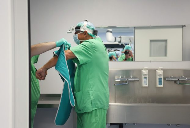 Szeged, okos cochleáris implantátum beültetés, műtét, Szegedi Tudományegyetem, SZTE, Fül- Orr- Gégészeti és Fej- Nyaksebészeti Klinik, hallókészülék, műtő, klinika, egészségügy