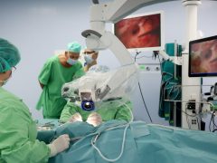 Szeged, okos cochleáris implantátum beültetés, műtét, Szegedi Tudományegyetem, SZTE, Fül- Orr- Gégészeti és Fej- Nyaksebészeti Klinik, hallókészülék, műtő, klinika, egészségügy