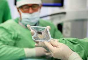Szeged, okos cochleáris implantátum beültetés, műtét, Szegedi Tudományegyetem, SZTE, Fül- Orr- Gégészeti és Fej- Nyaksebészeti Klinik, hallókészülék, műtő, klinika, egészségügy