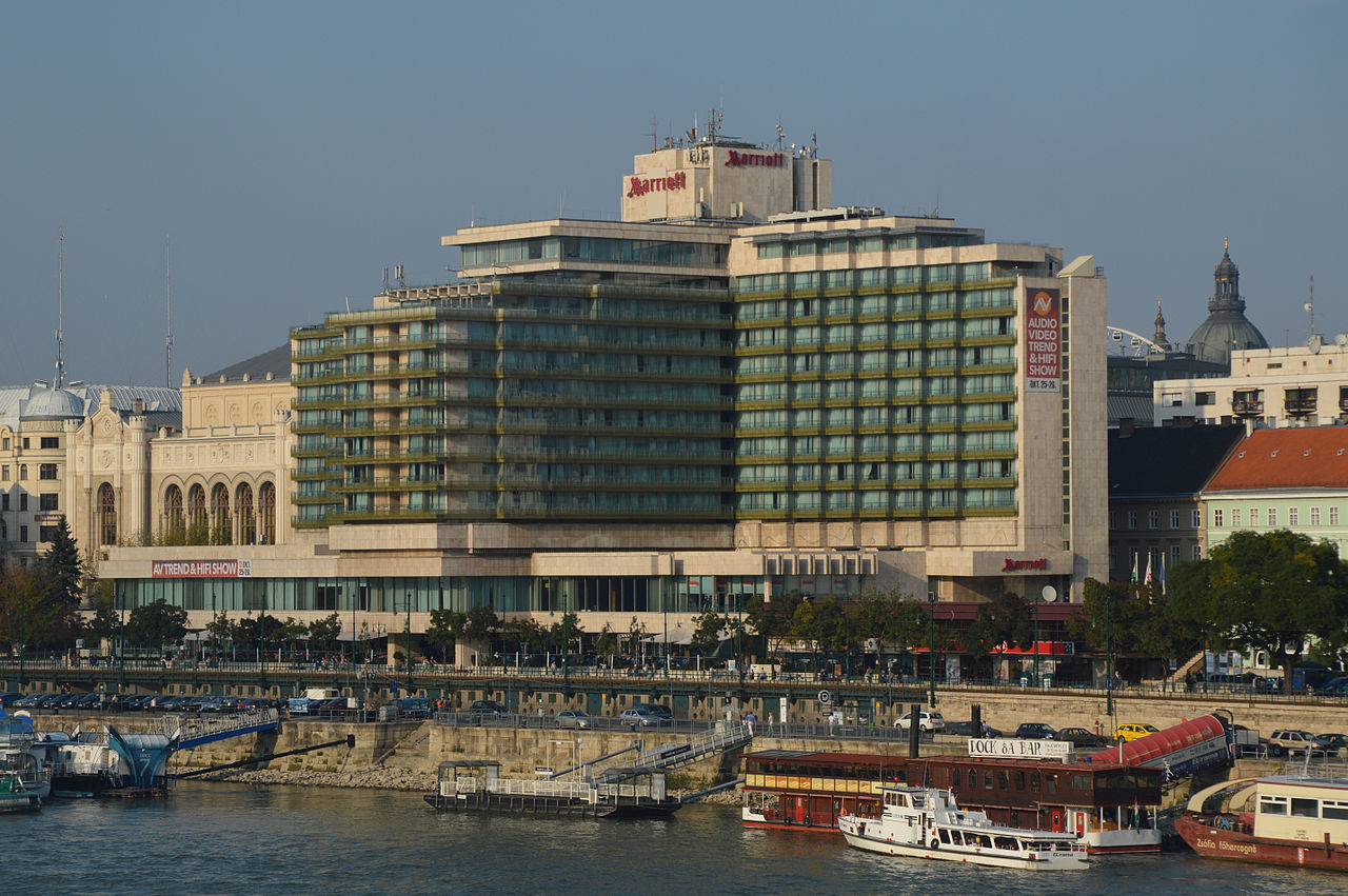 Mariott Hotel Budapest. Tiborcz István. Fotó: Wikipédia