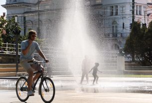 Szeged, nyár, meleg, hőség, kánikula, időjárás, Móra park, szökőkút, fürdőzés