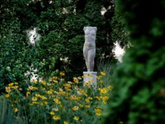 Szeged, nyár, kultura, Wagner udvar, Ars poetica, kiállítás, szobor