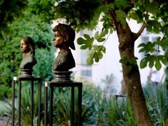 Szeged, nyár, kultura, Wagner udvar, Ars poetica, kiállítás, szobor