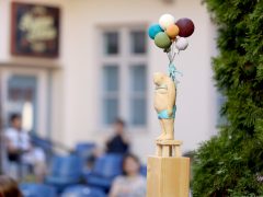 Szeged, nyár, kultura, Wagner udvar, Ars poetica, kiállítás, szobor