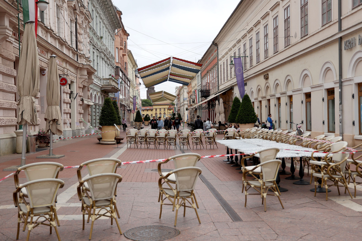 Szeged, vihar, viharkár, megsérült, tető, A Cappella cukrászda, terasz, Kárász utca
