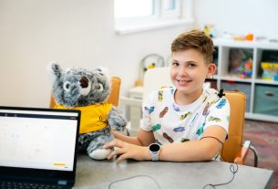 Először hallott hangokat új implantátumával a Szegeden megműtött Lóri – megtörtént az első beállítás. Fotó: SZTE/Sahin-Tóth István