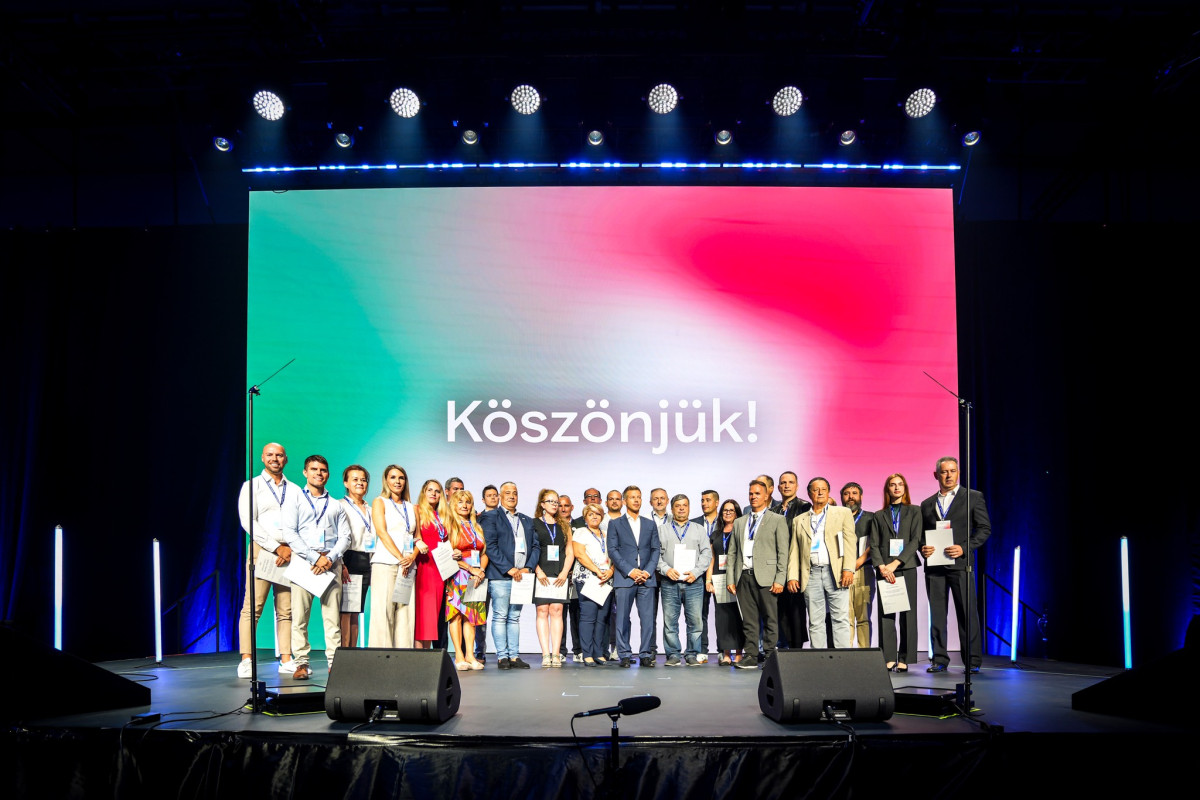 Tisza Párt. Nagykanizsa. Pornószínésznő. Fotó: Tisza Párt FB