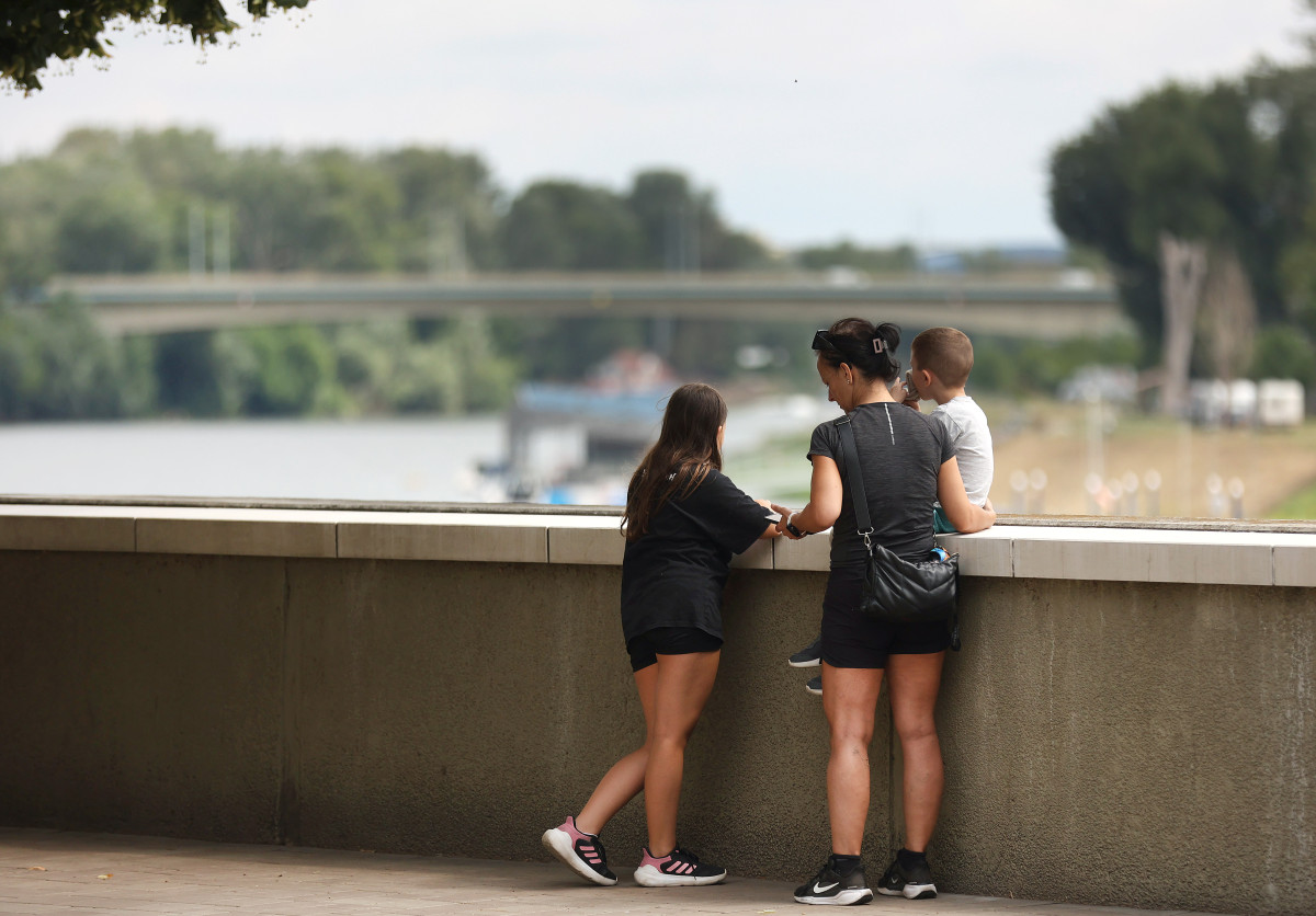 Szeged, borús, időjárás, nyár, július, család, anyuka