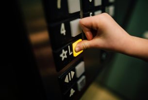 Lift. Szeged. Rendőrség.