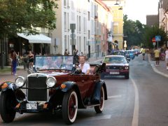 Szeged, XV. Dél-Alföldi Veteránjármű Találkozó, veteránjármű, veterán autók, felvonulás, belváros