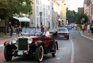 Szeged, XV. Dél-Alföldi Veteránjármű Találkozó, veteránjármű, veterán autók, felvonulás, belváros