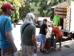 Szeged, Ételt az Életért Alapítvány, ételosztás, Zárda utca, szegénység, rászorulók