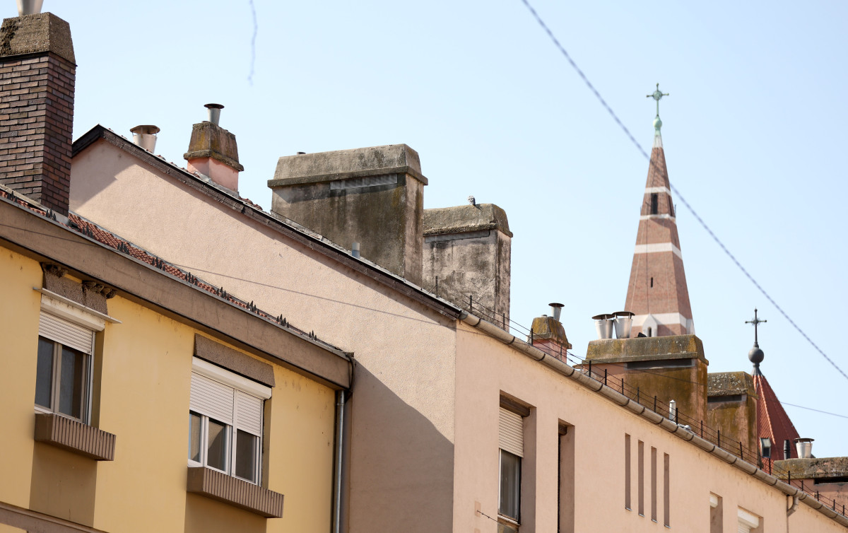 Szeged, Oskola utca, háztető, kémények