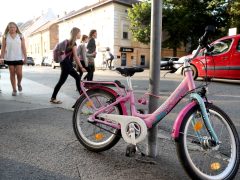 Szeged, tanévkezdés, Madách iskola, iskola, diákok, gyerekek, iskolatáska, táska, szeptember, közlekedés, polgárőr, rendőr, Madách utca