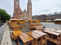 Szeged, épül, faházak, bódék, Dóm tér, Bor tér