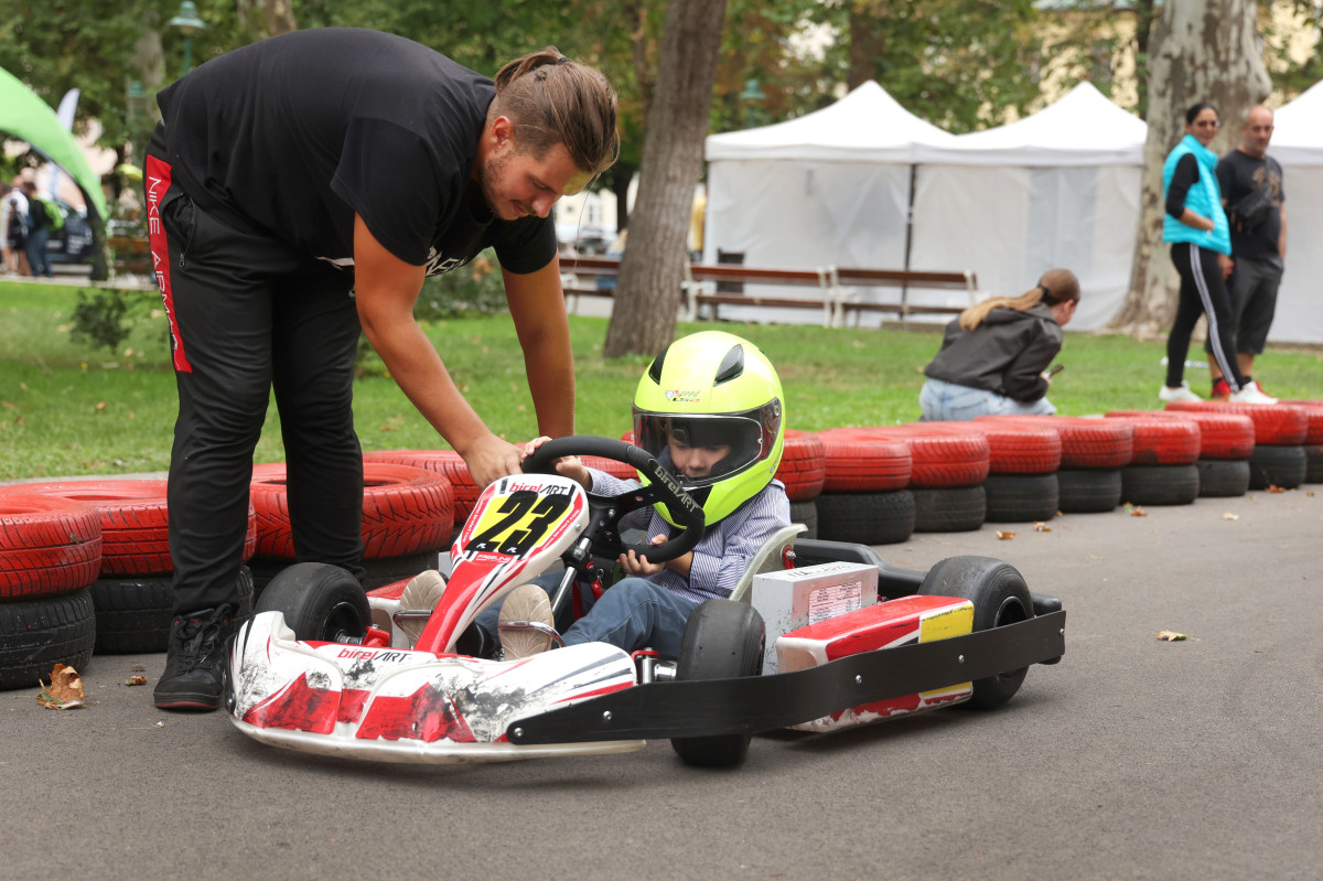 Szeged, E Street Parade, rendezvény, autó, gokart, elektromos autó, rakpart, Széchenyi tér