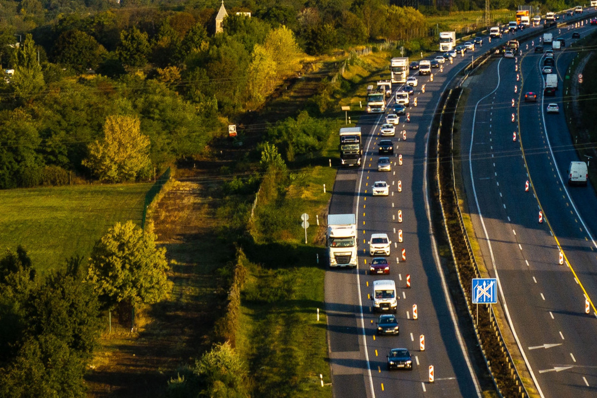 M1-es autópálya. Útfelújítás. Bővítés. ÉKM.