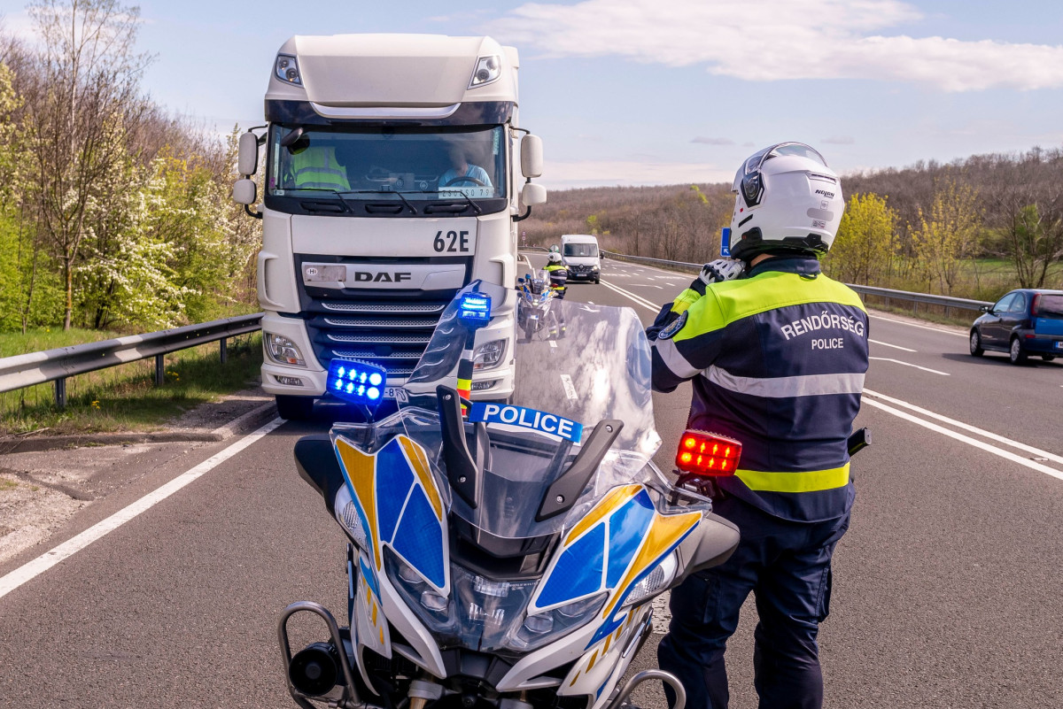 Rendőrség. Ellenőrzés. ROADPOL. Fotó: Magyar Rendőrség hivatalos FB