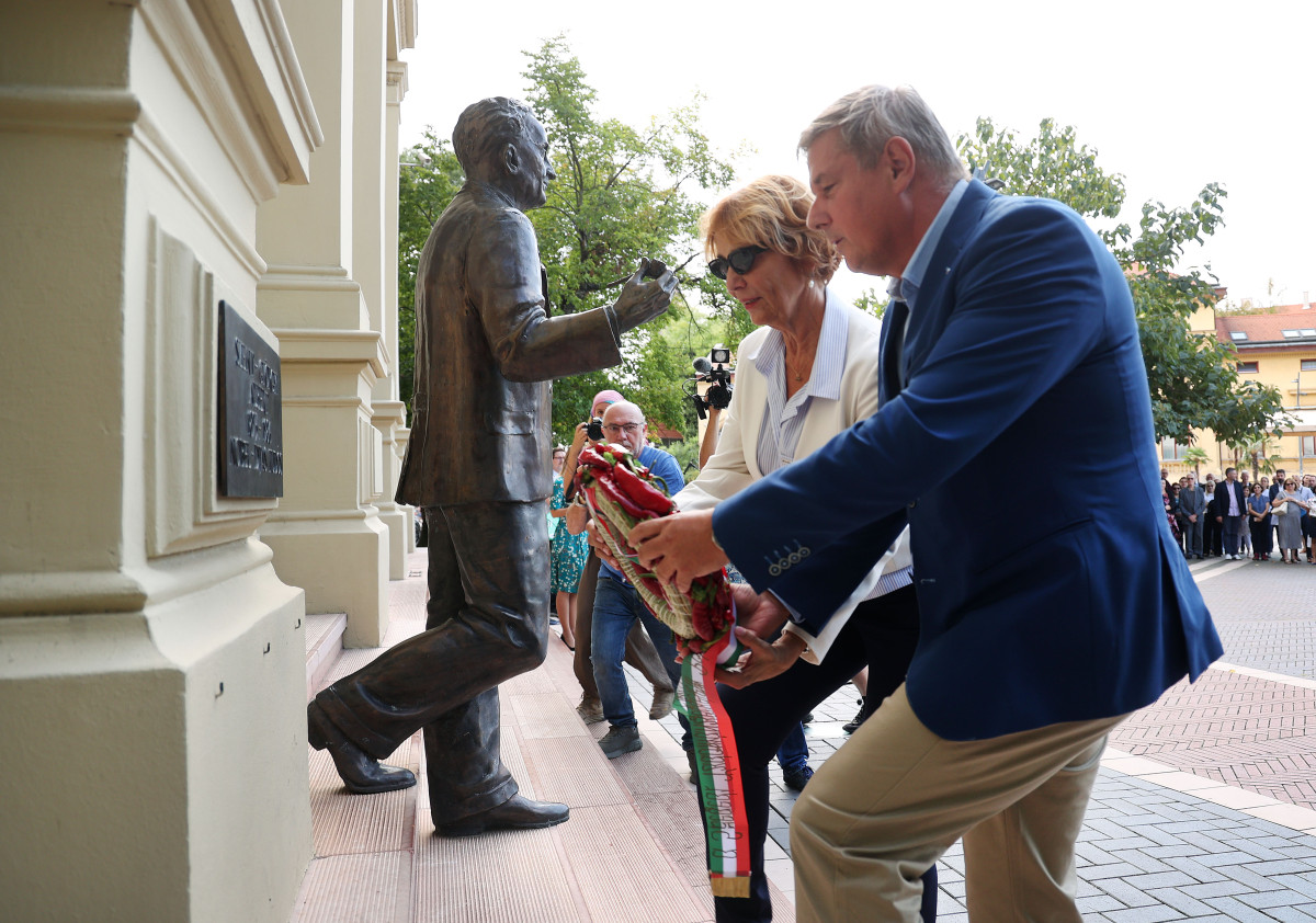 Szeged, Szent-Györgyi Albert, évforduló, megemlékezés, Rektori, egyetem, szobor