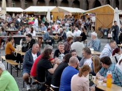 Szeged, Dóm tér, ősz, bor, Borfesztivál, Bor tér, felvonulás, borrendek, néptánc