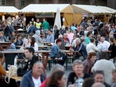 Szeged, Dóm tér, ősz, bor, Borfesztivál, Bor tér, felvonulás, borrendek, néptánc