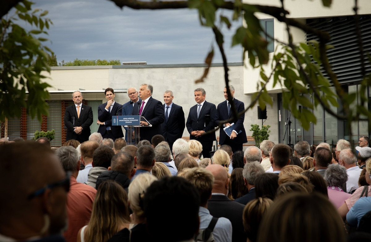 Szekszárd. Orbán. Uszoda. Fotó: Orbán Viktor hivatalos FB