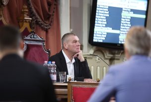 Szeged, közgyűlés, városháza, Botka László