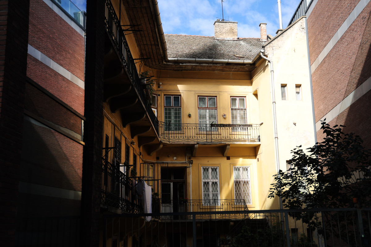 Szeged, belváros, bérház, lakás, ingatlan, albérlet