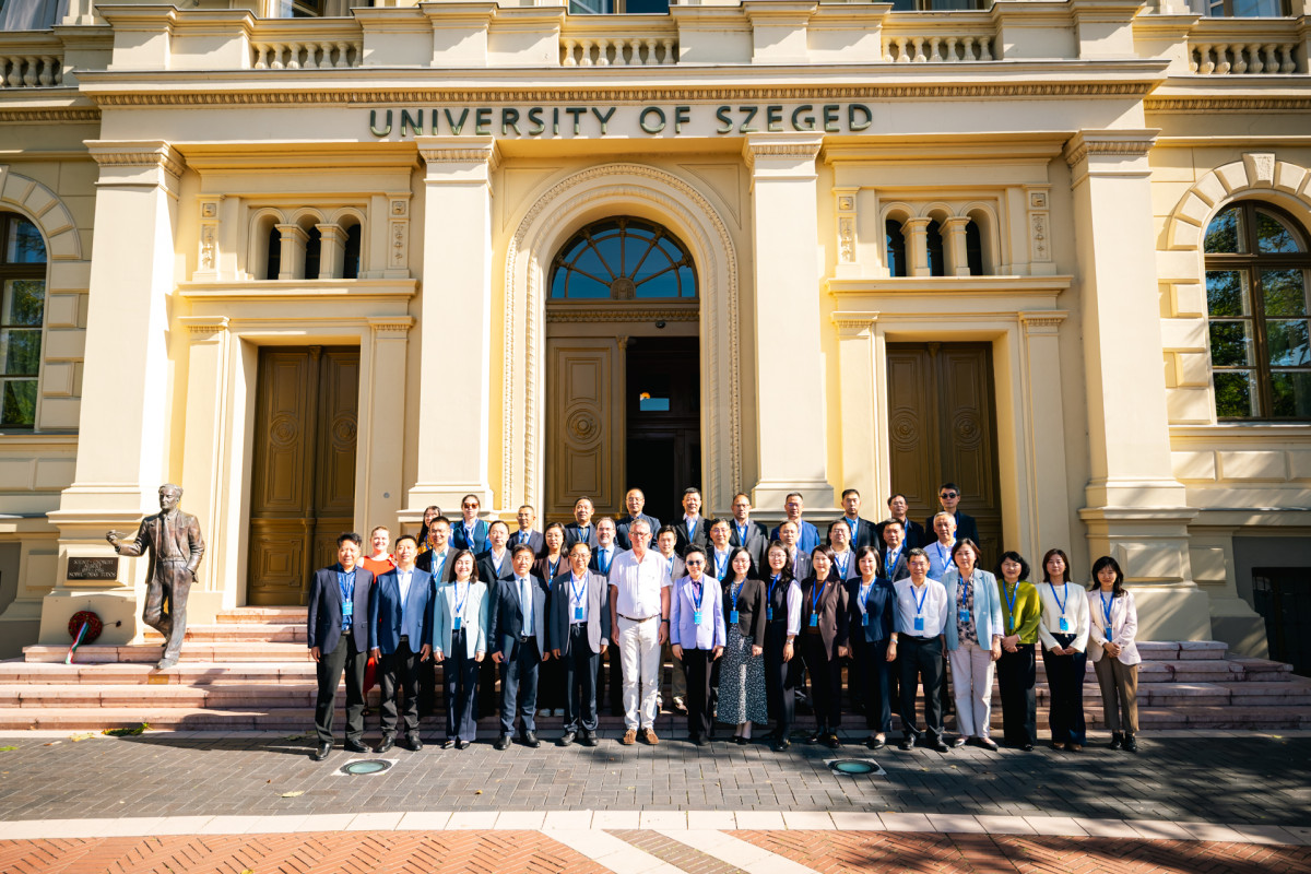 SZTE. Kínai delegáció. Együttműködés. Fotó: SZTE