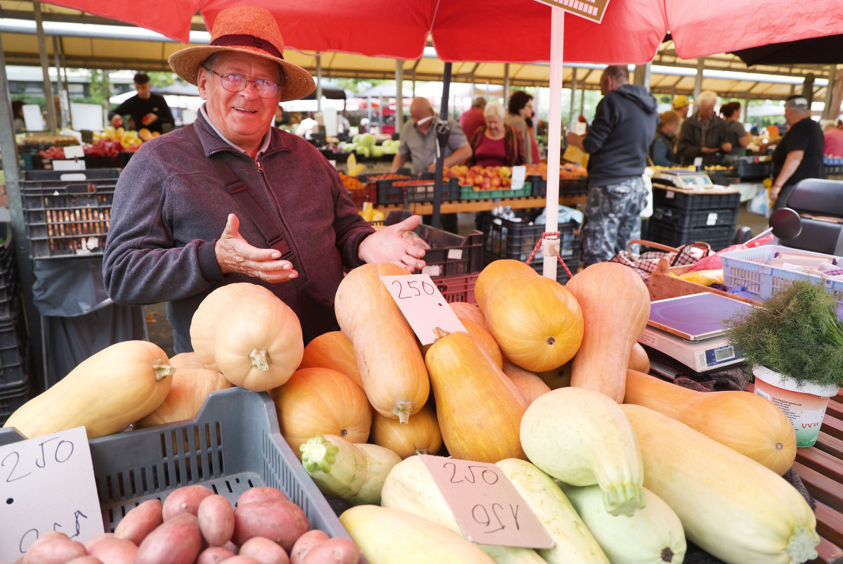 Szeged, ősz, szeptember, zöldség, gyümölcs, Mars téri piac, piac, gazdaság, szőlő, szilva, bab, körte, karfiol, paprika, paradicsom, hagyma, fokhagyma