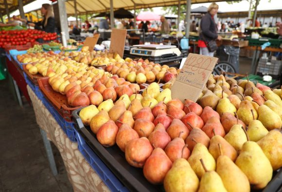 Szeged, ősz, szeptember, zöldség, gyümölcs, Mars téri piac, piac, gazdaság, szőlő, szilva, bab, körte, karfiol, paprika, paradicsom, hagyma, fokhagyma