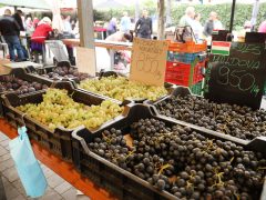 Szeged, ősz, szeptember, zöldség, gyümölcs, Mars téri piac, piac, gazdaság, szőlő, szilva, bab, körte, karfiol, paprika, paradicsom, hagyma, fokhagyma