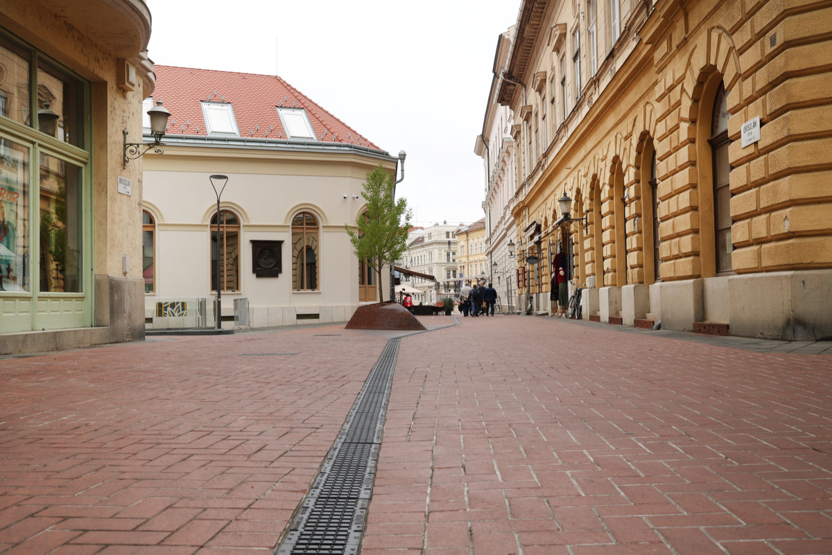 Szeged, megújult, felújított, belváros, Oroszlán utca