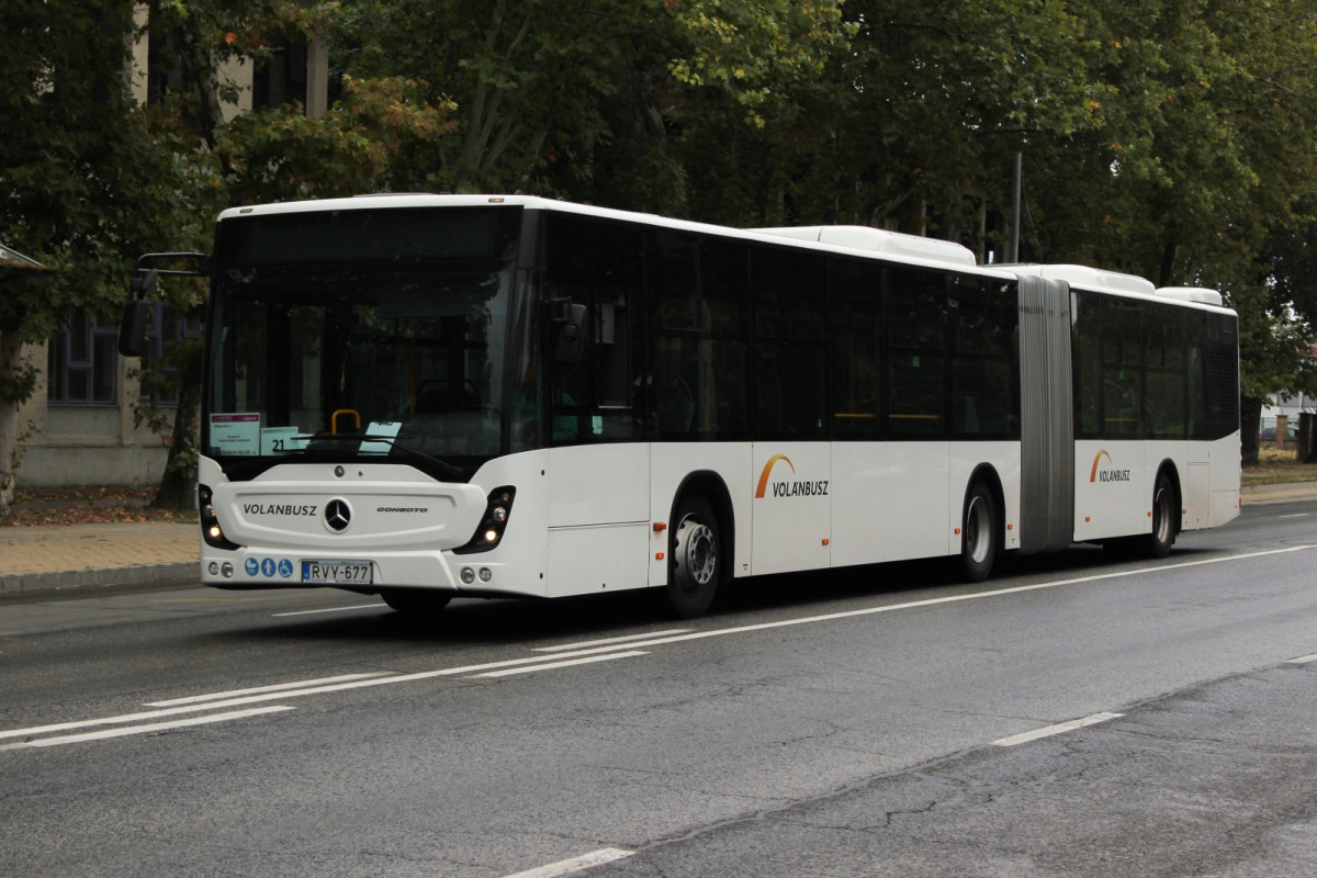 Új Mercedes-buszokkal gazdagodott Szeged. Fotó: Molnár Martin