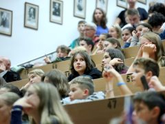 Szeged, Kutatók Éjszakája, SZTE, Fizikai Intézet, kísérlet, diákok, Ignácz Ferenc