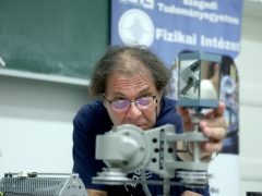 Szeged, Kutatók Éjszakája, SZTE, Fizikai Intézet, kísérlet, diákok, Ignácz Ferenc
